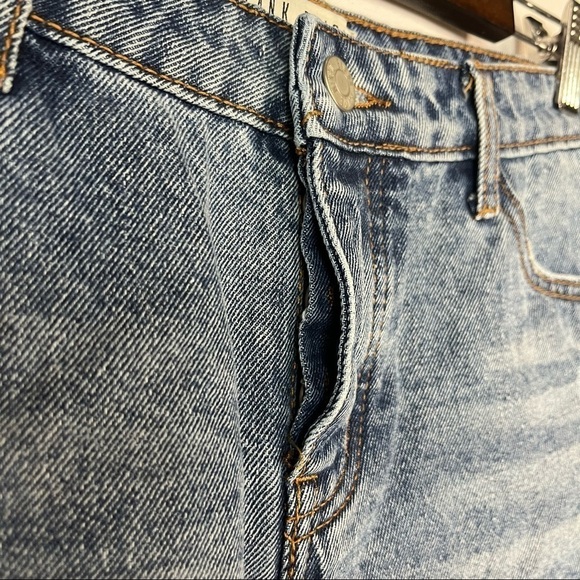 Blank Paige Medium Wash Distressed Denim Shorts L - Picture 5 of 5